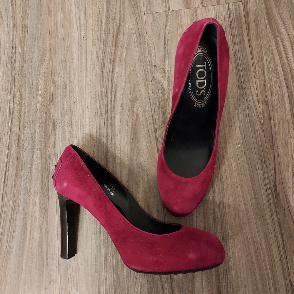 Tod's suede pumps